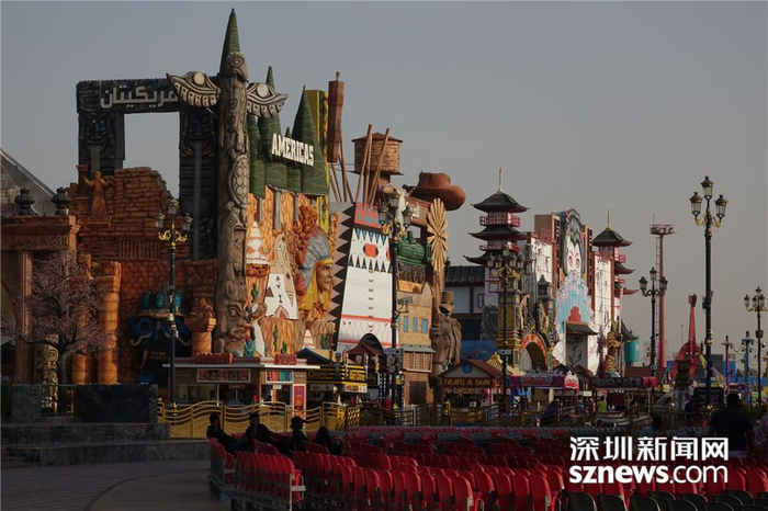 美洲馆和日本馆。李仁奇 摄