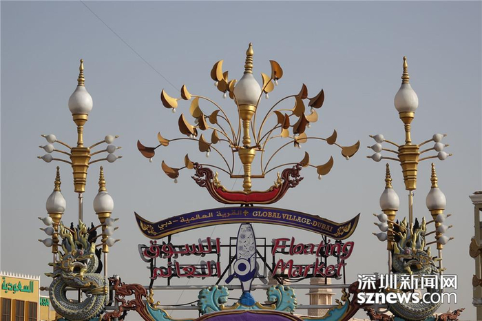 不同于深圳的世界之窗，这里实际上是一个把观光和消费融为一体的大巴扎。李仁奇 摄