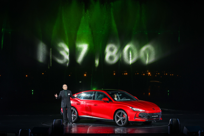 上海汽车集团股份有限公司乘用车公司总经理吴冰公布售价