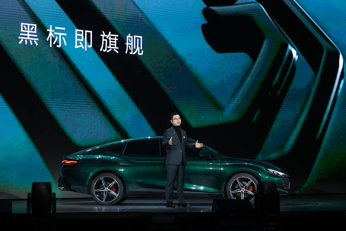 上汽集团数据业务部副总经理、乘用车公司首席数字官（CDO）张亮介绍产品