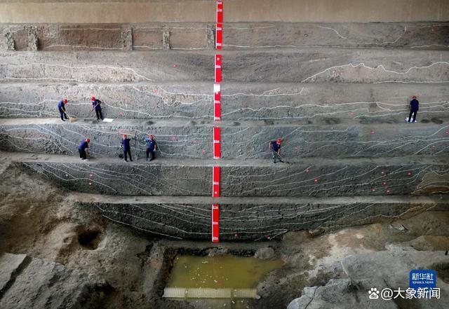 这是9月21日拍摄的开封北宋东京城州桥遗址大运河（汴河）故道西壁剖面。新华社记者 李安摄