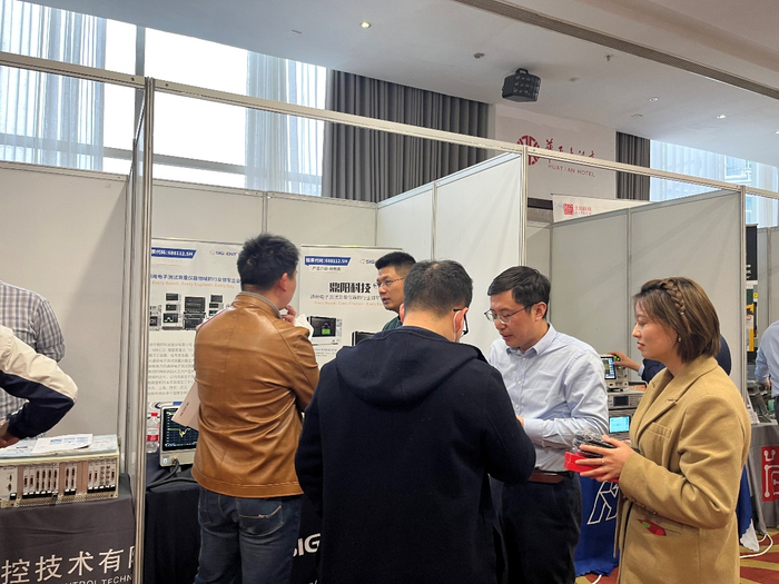 SDS7000A系列4GHz带宽高分辨率示波器
