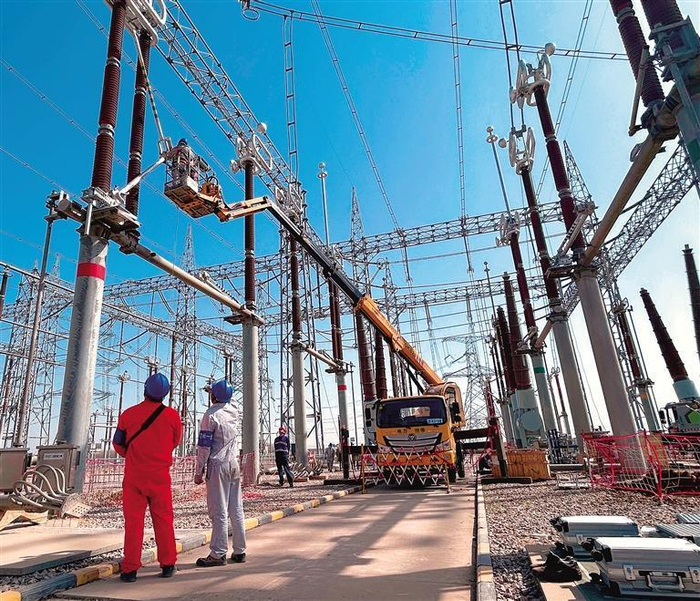 3月14日，乾县750千伏变电站主变压器扩建工程施工现场。