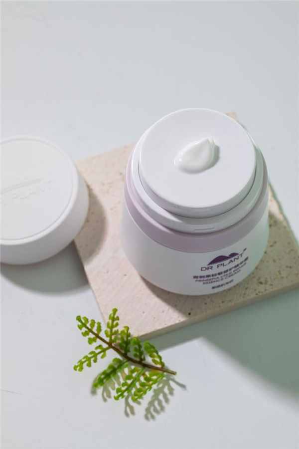 　　植物医生青刺果轻敏修护精华霜