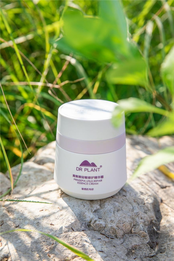 　　植物医生青刺果轻敏修护精华霜