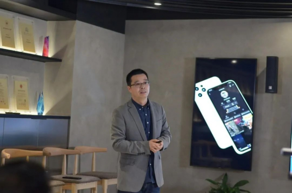 　　北京外国语大学王华树教授