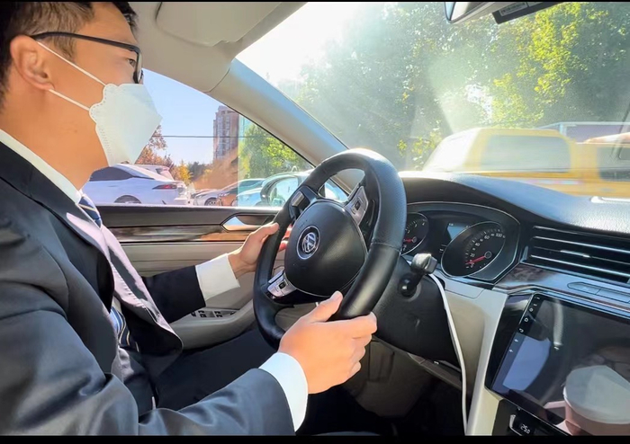 （图：张涛的汽车租赁公司已为7000余人创造了就业机会）