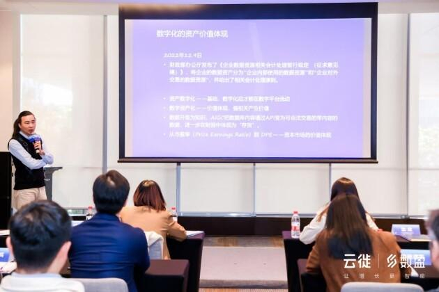　　沈欣 广东省连锁经营协会技术委员会主席 弯弓数字化营销研究院联席院长