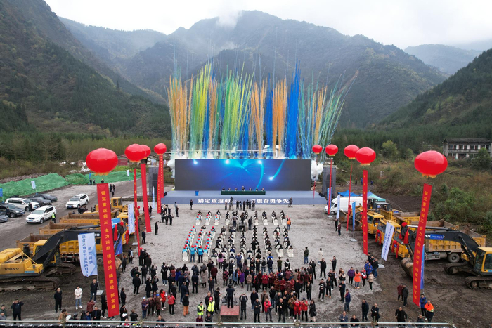 ↑绵竹天府冰雪运动项目建设启动现场