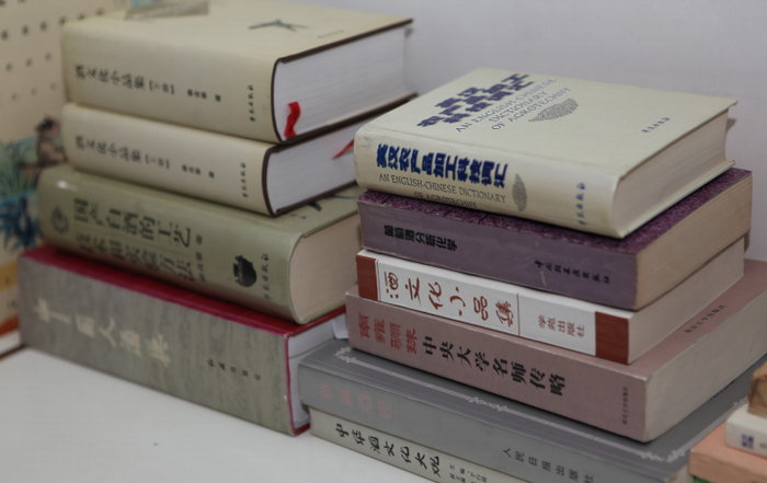 　　秦含章先生出版的部分著作