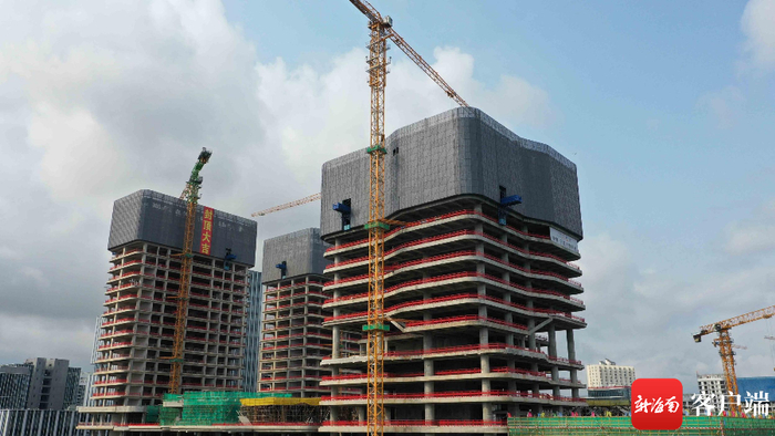 　　三亚大悦城综合体项目施工现场。记者 沙晓峰 摄