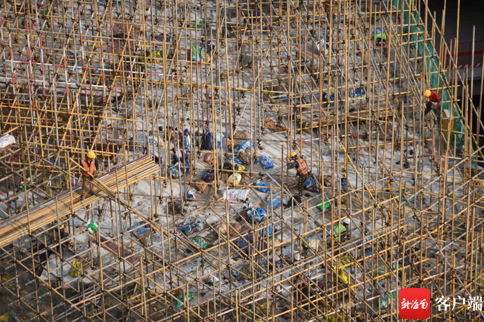 　　三亚大悦城综合体项目施工现场。记者 沙晓峰 摄