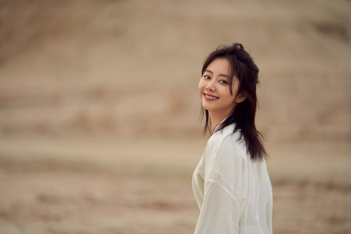 做演员久了，谭松韵习惯走到哪里就把哪里布置成“家”的样子。  受访者供图