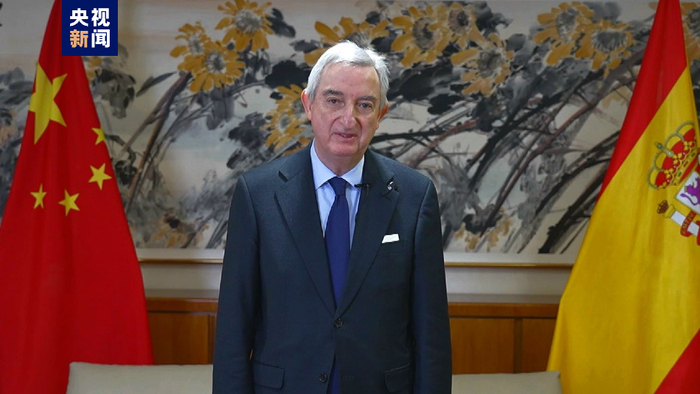 　　△西班牙驻华大使拉法埃尔·德斯卡亚