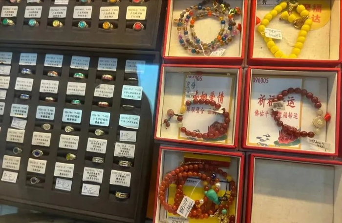 雍和宫饰品，图源受访者