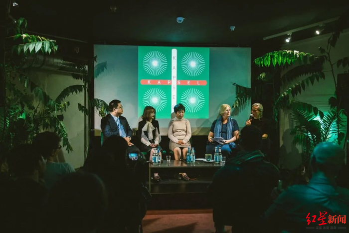 ↑Kapsel系列座谈会第一期，特邀嘉宾作家迟卉，《科幻世界》编辑梁爽，宋明炜教授