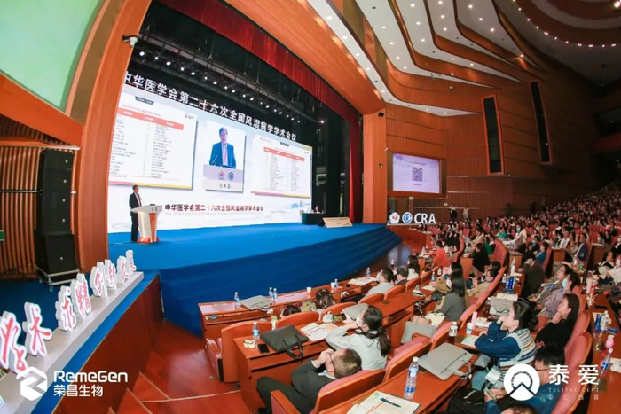 ▲张奉春教授报告现场