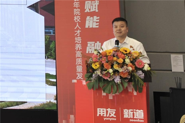 　　梁毕明主题分享