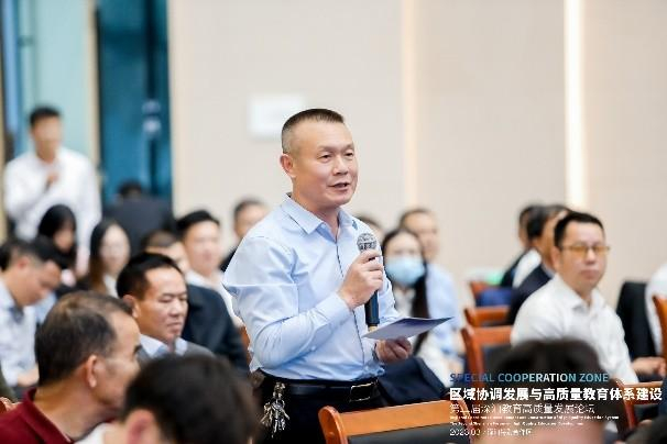 　　圆桌对话现场互动交流