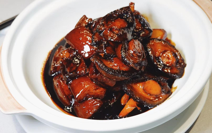 招牌菜外婆红烧肉。