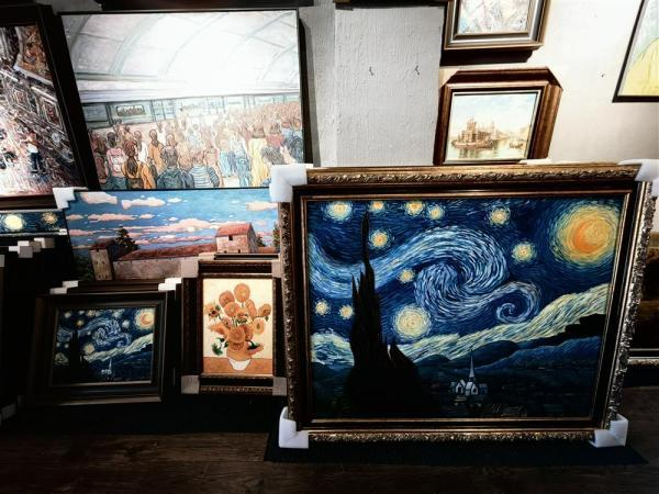 赵小勇画室内。郑子愚摄