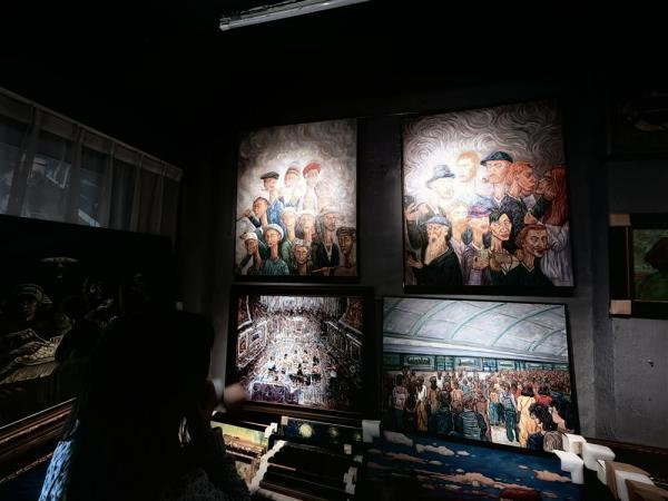 游客参观赵小勇画室。郑子愚摄