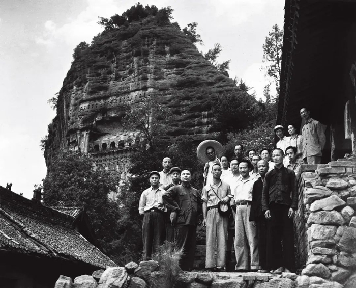 　1953年，文化部麦积山石窟艺术勘察团。供图/麦积山石窟艺术研究所