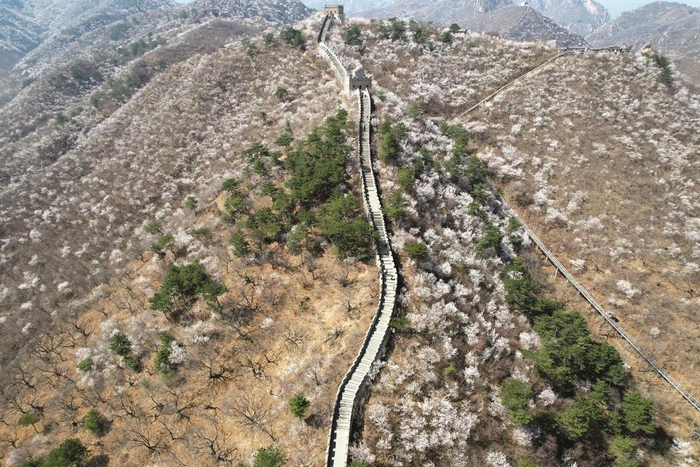         3月29日拍摄的黄花城水长城（无人机照片）。    新华社记者 张晨霖 摄    