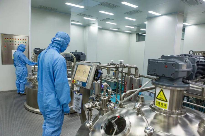 （图：福瑞达智美科创园化妆品配制车间）