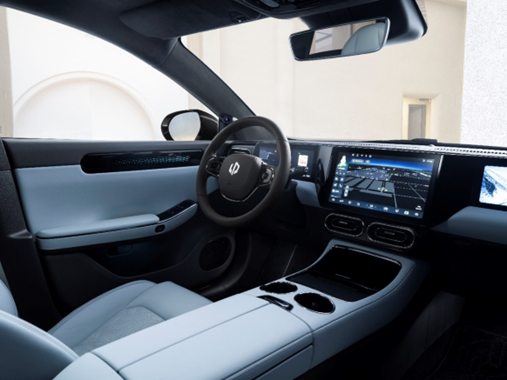 现款零跑C01（采用骁龙座舱平台）