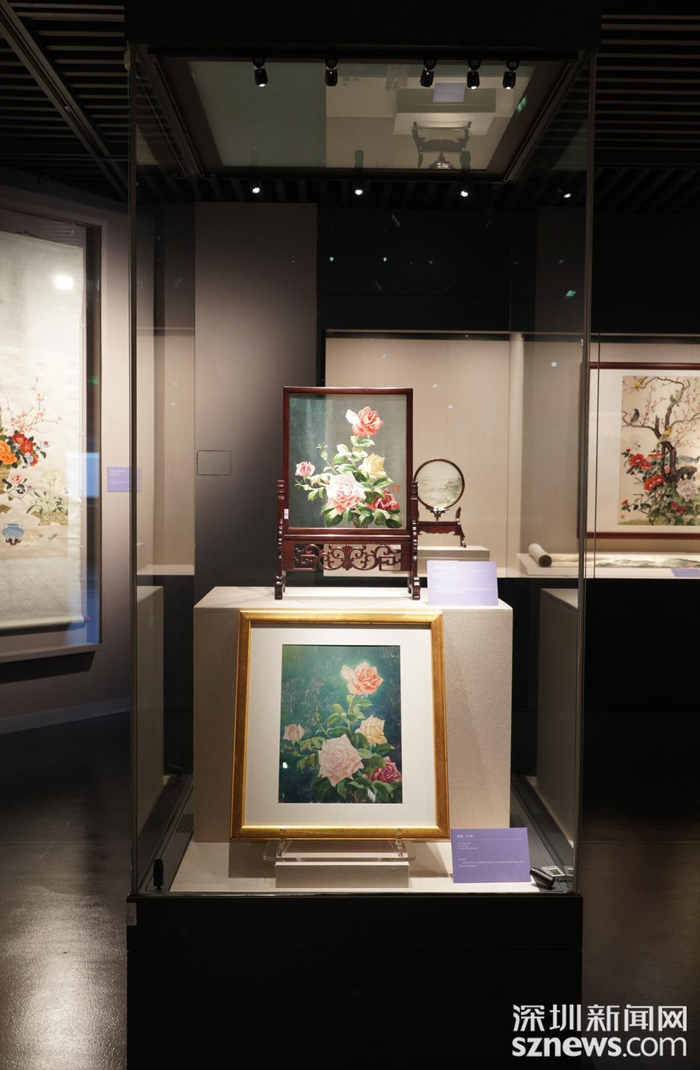 双面绣台屏《月季》 作者：李娥英