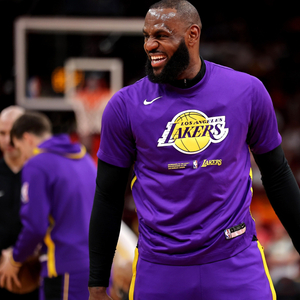 快船詹姆斯与伦纳德联手打造西部最强锋线组合