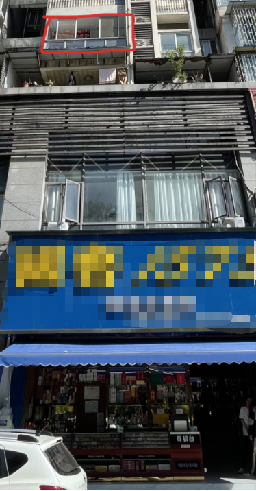 ↑红框所在二楼住宅为窗扇坠落点