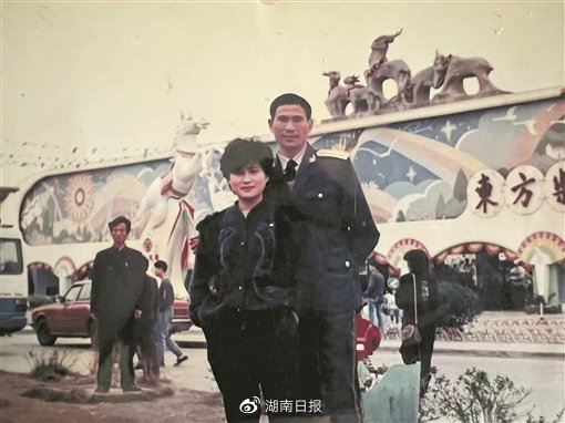 翁培根和妻子。 翁来供图