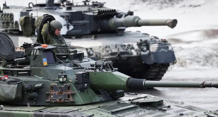 瑞典和芬兰坦克参加联合军事演习 来源：路透社