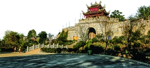 　　青岩古镇北门。青岩镇政府/供图