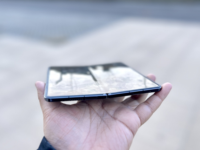 荣耀 Magic Vs     图源：品玩 ByArsT摄