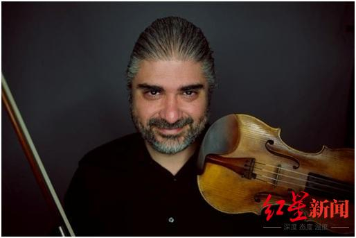 ↑埃斯基奇觉得焊工比小提琴家更赚钱