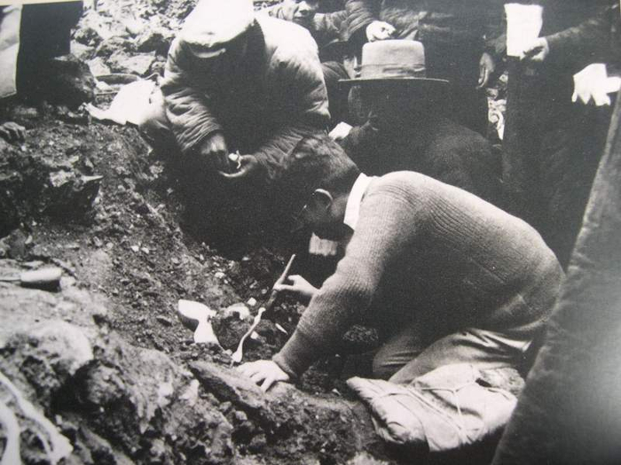 1936年11月26日发现第3个“北京人”头盖骨时的情景。受访者供图