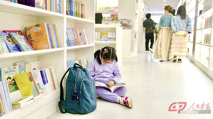 书店里的读者 摄影 田潇/人民画报