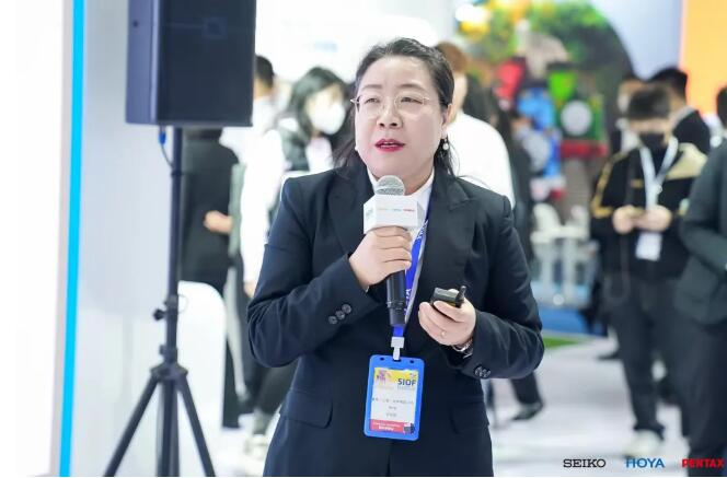 　　刘亚丽女士，豪雅集团视力保护部中国区培训总监，豪雅集团学苑负责人