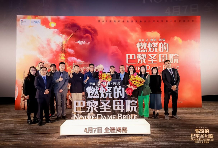 　　主创嘉宾连同一众电影圈好友齐聚电影首映礼