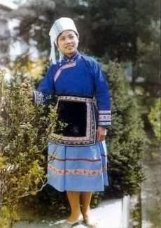 ▲壮家妹子身穿壮族服饰