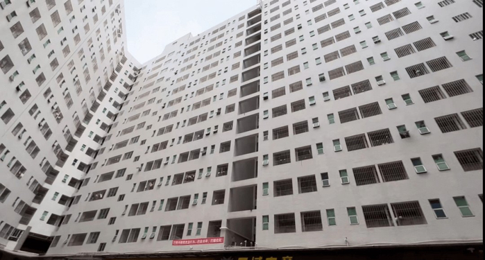 富士康派遣工们常住的畔山公寓。图/柳书琪