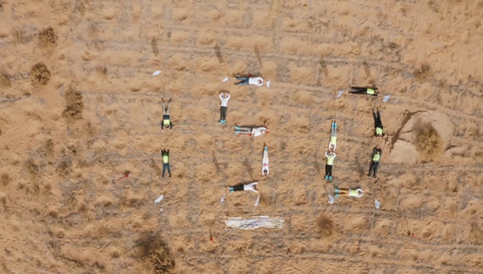 　　柯尼卡美能达公益团队排列出“150”字样，传达面向下一个150年聚力环保的决心