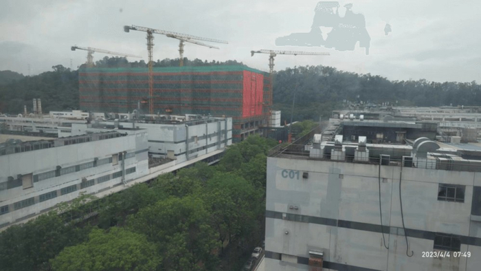 富士康深圳观澜厂区正在建设中的大楼。图/受访者提供