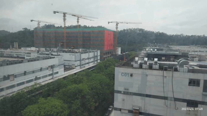 富士康深圳观澜厂区正在建设中的大楼。图/受访者提供
