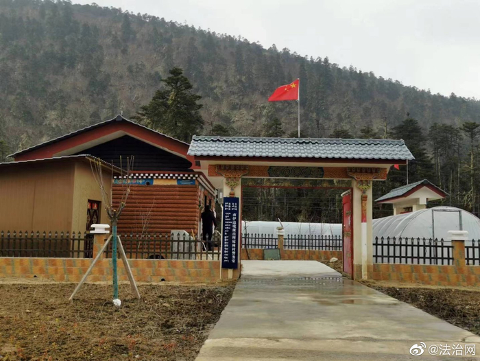 图为西藏林芝边境管理支队南伊边境派出所琼林村警务室。