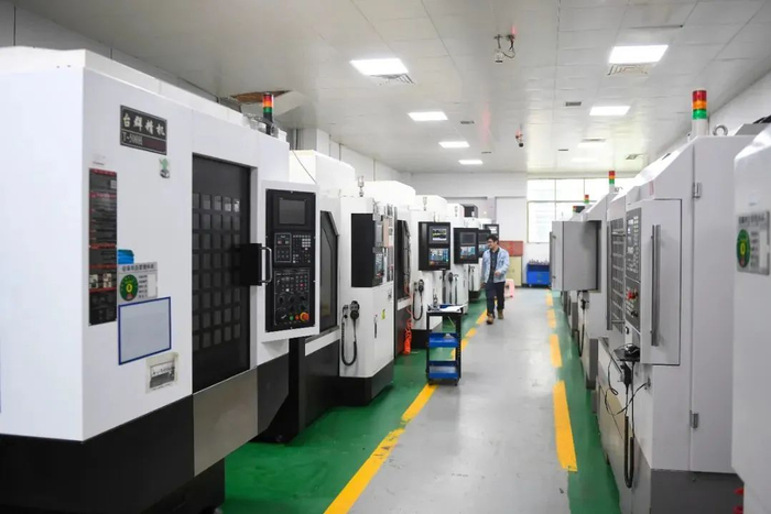 邵东智能制造研究院，当地的打火机模具在这里研发生产