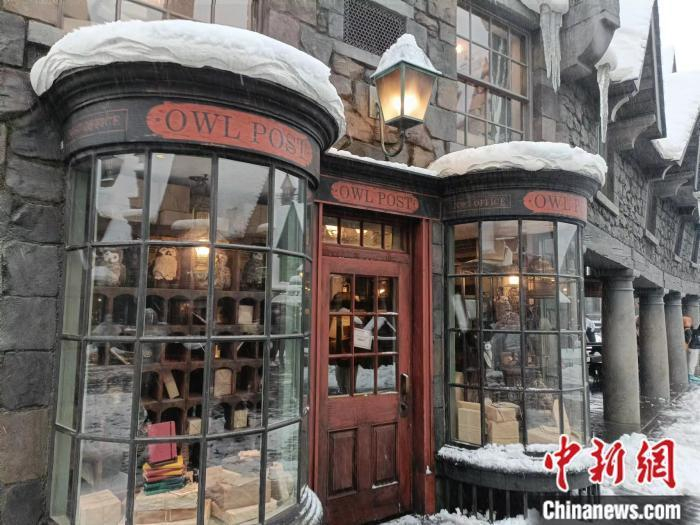 北京环球影城内一处游客热门拍照点